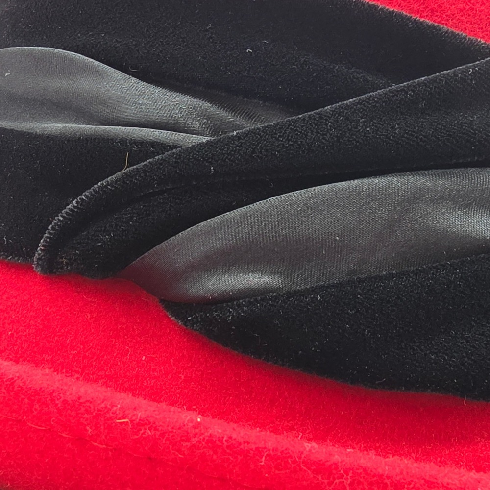 Giovannio New York Red Wool Cloche Hat Black Velvet Ribbon‎ Trim - Picture 3 of 7